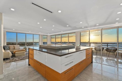 Condo in Sarasota, Florida, 2 bedrooms № 2435065 - photo 7