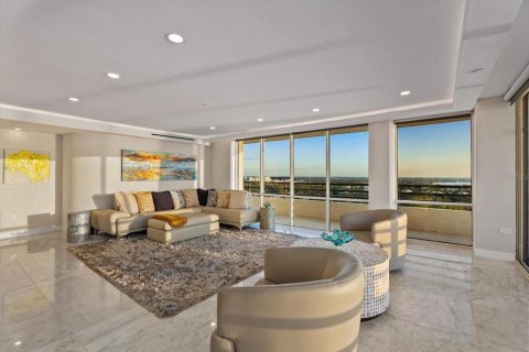 Condo in Sarasota, Florida, 2 bedrooms № 2435065 - photo 13