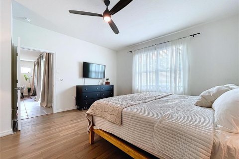 Casa en venta en Zephyrhills, Florida, 4 dormitorios, 190.26 m2 № 1819355 - foto 18