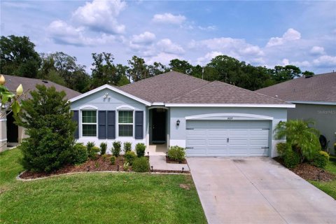 Casa en venta en Zephyrhills, Florida, 4 dormitorios, 190.26 m2 № 1819355 - foto 1