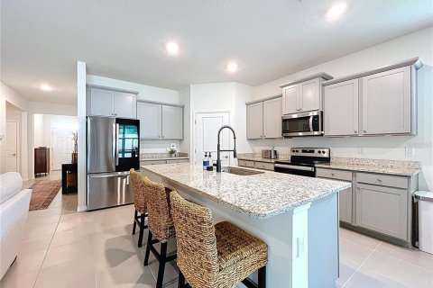 Casa en venta en Zephyrhills, Florida, 4 dormitorios, 190.26 m2 № 1819355 - foto 10