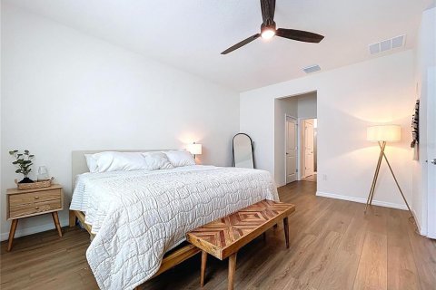 Casa en venta en Zephyrhills, Florida, 4 dormitorios, 190.26 m2 № 1819355 - foto 16