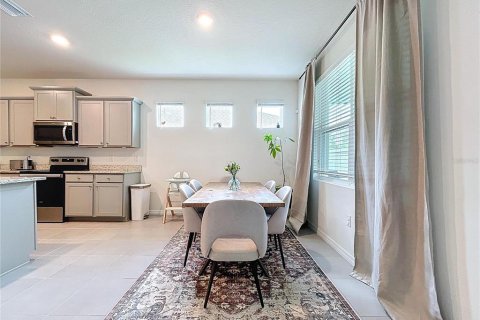 Casa en venta en Zephyrhills, Florida, 4 dormitorios, 190.26 m2 № 1819355 - foto 12