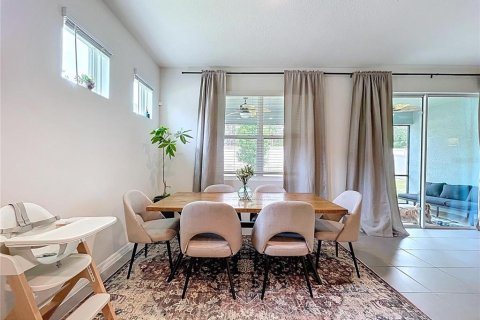 Casa en venta en Zephyrhills, Florida, 4 dormitorios, 190.26 m2 № 1819355 - foto 11