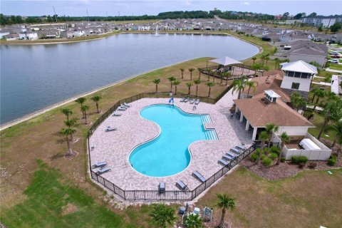 Casa en venta en Zephyrhills, Florida, 4 dormitorios, 190.26 m2 № 1819355 - foto 4
