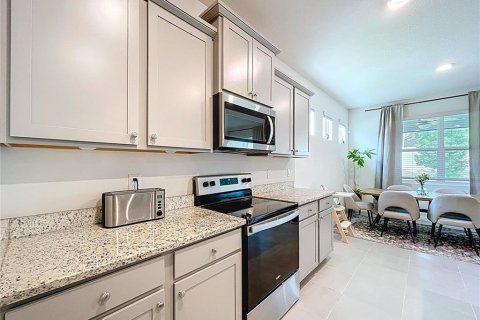Casa en venta en Zephyrhills, Florida, 4 dormitorios, 190.26 m2 № 1819355 - foto 7