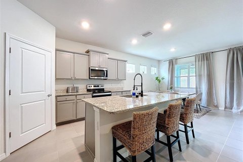 Casa en venta en Zephyrhills, Florida, 4 dormitorios, 190.26 m2 № 1819355 - foto 2
