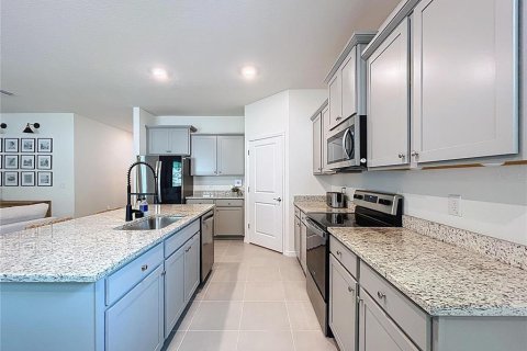 Casa en venta en Zephyrhills, Florida, 4 dormitorios, 190.26 m2 № 1819355 - foto 8