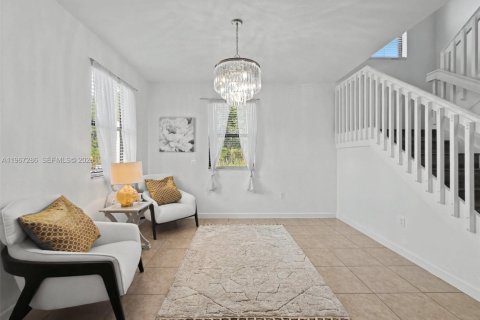 House in Miami, Florida 4 bedrooms, 245.26 sq.m. № 2030401 - photo 4