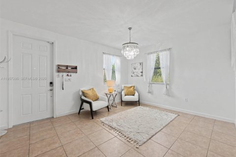 House in Miami, Florida 4 bedrooms, 245.26 sq.m. № 2030401 - photo 5