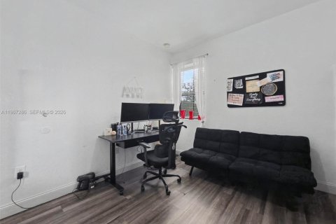 House in Miami, Florida 4 bedrooms, 245.26 sq.m. № 2030401 - photo 19