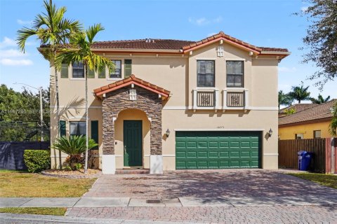 House in Miami, Florida 4 bedrooms, 245.26 sq.m. № 2030401