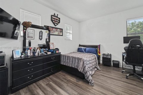 House in Miami, Florida 4 bedrooms, 245.26 sq.m. № 2030401 - photo 18