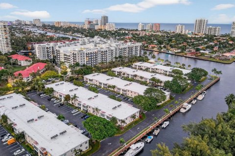 Купить кондоминиум в Форт-Лодердейл, Флорида 2 спальни, 111.48м2, № 2009763 - фото 1