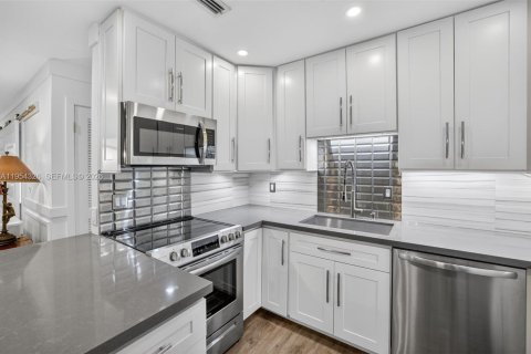 Купить кондоминиум в Форт-Лодердейл, Флорида 2 спальни, 111.48м2, № 2009763 - фото 26