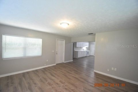 Villa ou maison à louer à Floral City, Floride: 3 chambres, 112.6 m2 № 2389107 - photo 4