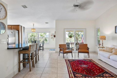 House in Palm Coast, Florida 4 bedrooms, 235.6 sq.m. № 1670606 - photo 13