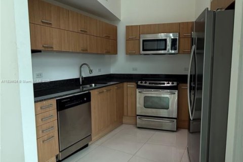 Condo in Miami, Florida, 2 bedrooms  № 1830519 - photo 4