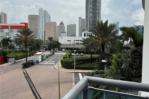 Condo in Miami, Florida, 2 bedrooms  № 1830519 - photo 2