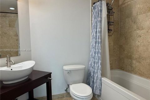 Condo in Miami, Florida, 2 bedrooms  № 1830519 - photo 12
