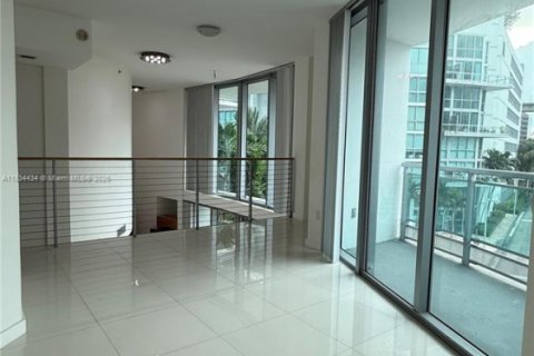 Condo in Miami, Florida, 2 bedrooms  № 1830519 - photo 13