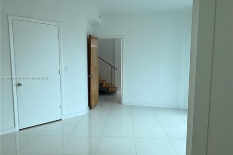 Condo in Miami, Florida, 2 bedrooms  № 1830519 - photo 9