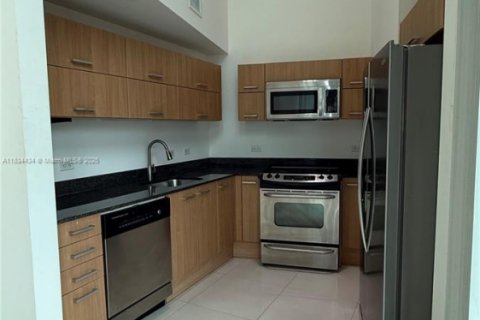 Condo in Miami, Florida, 2 bedrooms  № 1830519 - photo 3