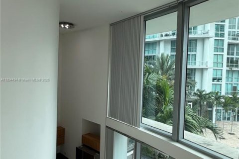 Condo in Miami, Florida, 2 bedrooms  № 1830519 - photo 10