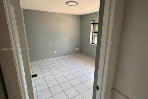 Villa ou maison à louer à Miami, Floride: 4 chambres, 234.86 m2 № 1966357 - photo 6