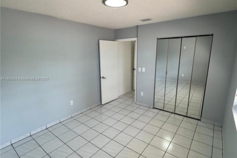 Villa ou maison à louer à Miami, Floride: 4 chambres, 234.86 m2 № 1966357 - photo 9