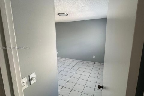 Villa ou maison à louer à Miami, Floride: 4 chambres, 234.86 m2 № 1966357 - photo 11