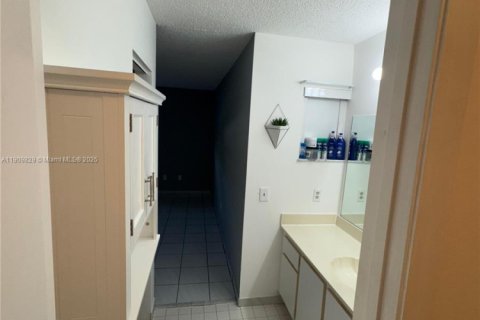 Villa ou maison à louer à Miami, Floride: 4 chambres, 234.86 m2 № 1966357 - photo 8