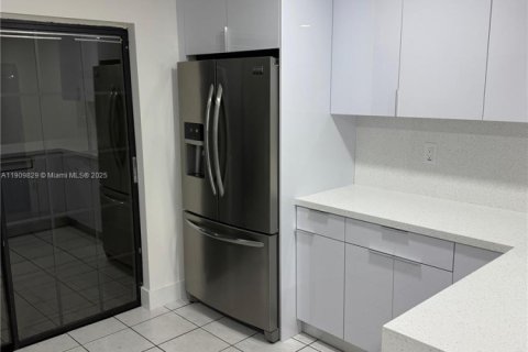 Villa ou maison à louer à Miami, Floride: 4 chambres, 234.86 m2 № 1966357 - photo 16