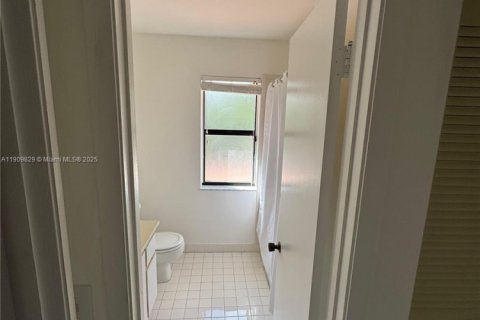 Villa ou maison à louer à Miami, Floride: 4 chambres, 234.86 m2 № 1966357 - photo 17