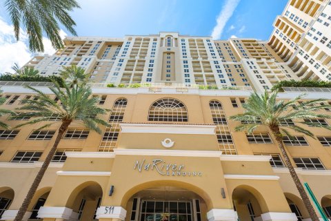 Снять в аренду кондоминиум в Форт-Лодердейл, Флорида 2 спальни, 115.76м2, № 1224608 - фото 1