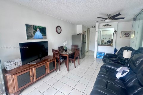 Купить кондоминиум в Майами, Флорида 1 спальня, 47.38м2, № 2049076 - фото 2