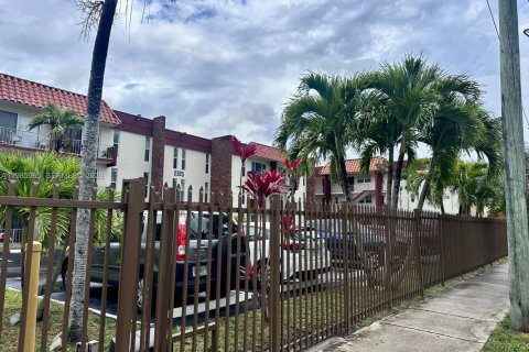 Кондоминиум с 1 спальней в Майами, Флорида № 2049076