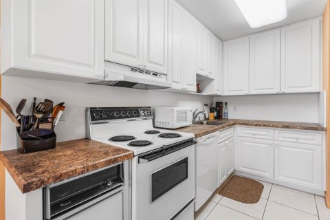 Condo in Boynton Beach, Florida, 2 bedrooms  № 2158334 - photo 16