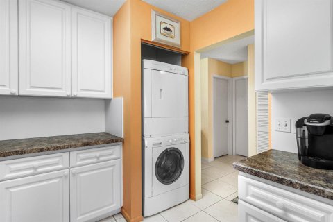Condo in Boynton Beach, Florida, 2 bedrooms  № 2158334 - photo 13