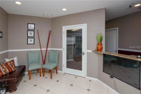 Propiedad comercial en alquiler en Lutz, Florida, 189.71 m2 № 1757783 - foto 3