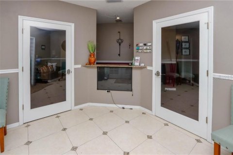 Propiedad comercial en alquiler en Lutz, Florida, 189.71 m2 № 1757783 - foto 2