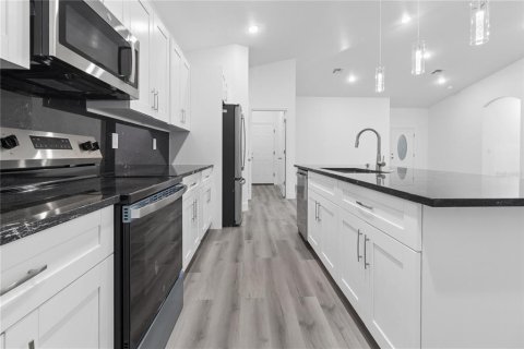 Villa ou maison à louer à Lakeland, Floride: 4 chambres, 183.76 m2 № 2291900 - photo 5