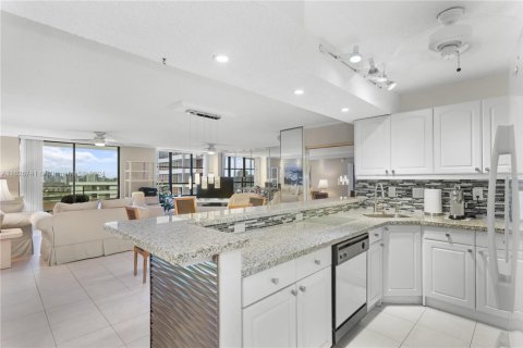 Condominio en venta en Hallandale Beach, Florida, 2 dormitorios, 130.06 m2 № 1811538 - foto 13