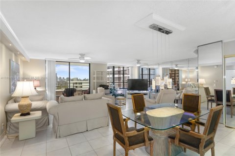 Condominio en venta en Hallandale Beach, Florida, 2 dormitorios, 130.06 m2 № 1811538 - foto 10
