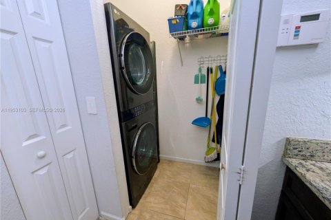 Condo in Palm Springs, Florida, 3 bedrooms  № 2052862 - photo 10