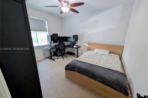 Condo in Palm Springs, Florida, 3 bedrooms  № 2052862 - photo 30