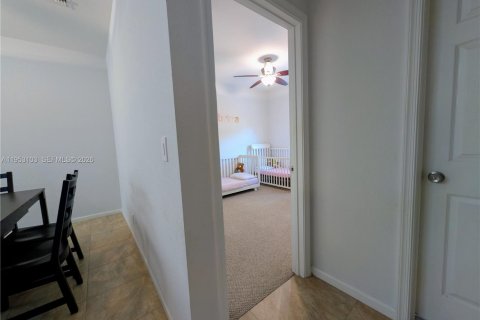 Condo in Palm Springs, Florida, 3 bedrooms  № 2052862 - photo 14