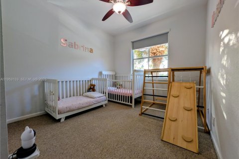 Condo in Palm Springs, Florida, 3 bedrooms  № 2052862 - photo 19