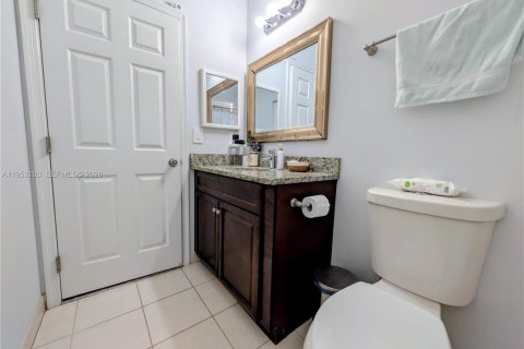 Condo in Palm Springs, Florida, 3 bedrooms  № 2052862 - photo 18