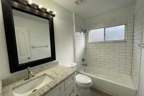 Casa en alquiler en Tampa, Florida, 4 dormitorios, 210.42 m2 № 1912308 - foto 11